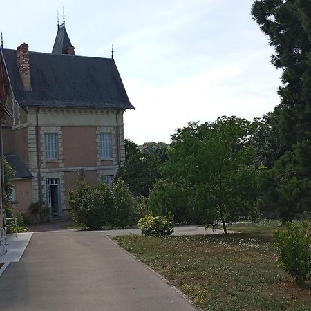 Le Manoir Sequoia Hotel Airvault ภายนอก รูปภาพ