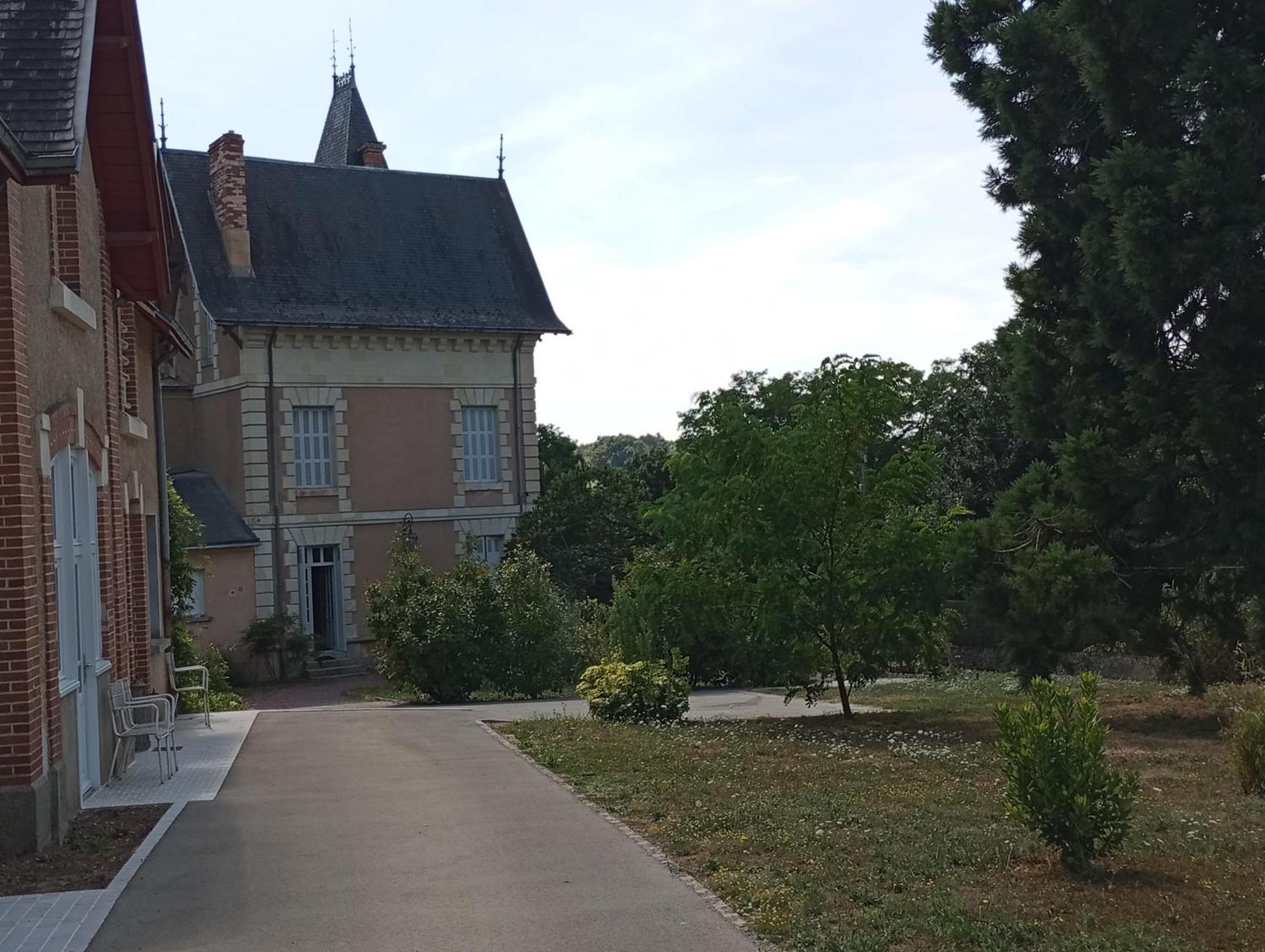 Le Manoir Sequoia Hotel Airvault ภายนอก รูปภาพ